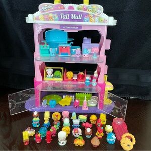 Shopkins Tall Mall Expandable Mall Play Set & 25 Shopkins Moose Toys